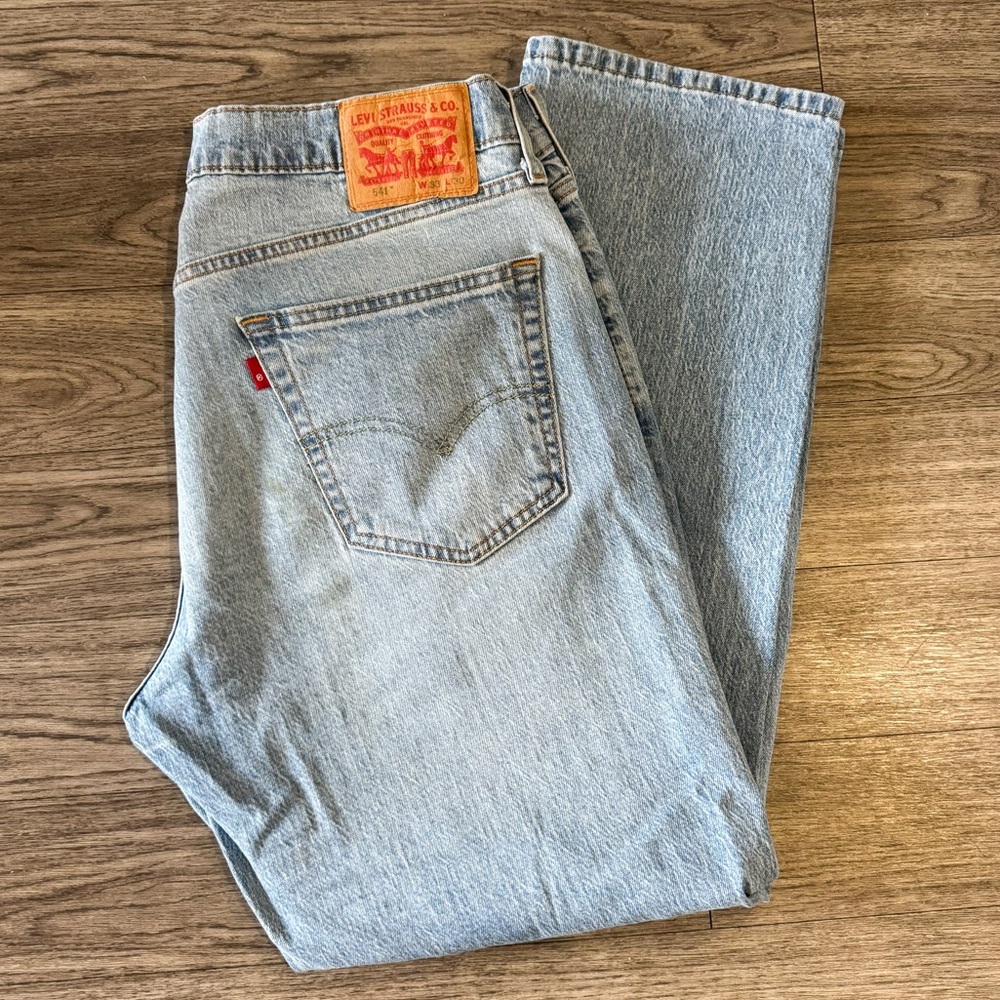 Levi’s 541 athletic taper fit men’s light wash stretch jean - 33x30